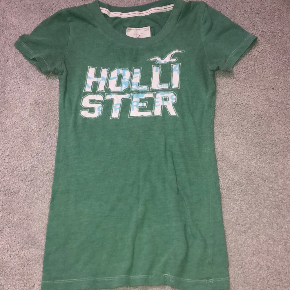 Hollister tee